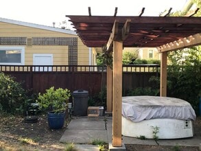 932 Delaware St, Unit Charming Studio with Kitchenette in Berkeley, CA - Foto de edificio - Building Photo