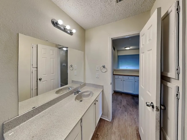 4110 Devon Ct in Grand Prairie, TX - Foto de edificio - Building Photo