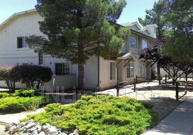 property at 3285 N Hedgewood Dr