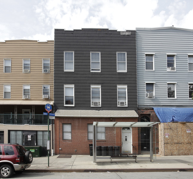 297 Graham Ave in Brooklyn, NY - Building Photo - Building Photo