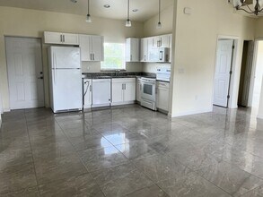 3000 Sunshine Blvd S in Lehigh Acres, FL - Building Photo - Building Photo