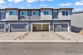 18304 NE 43rd Pl in Vancouver, WA - Building Photo - Building Photo
