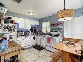 10220 Gulf Blvd in Treasure Island, FL - Building Photo - Interior Photo