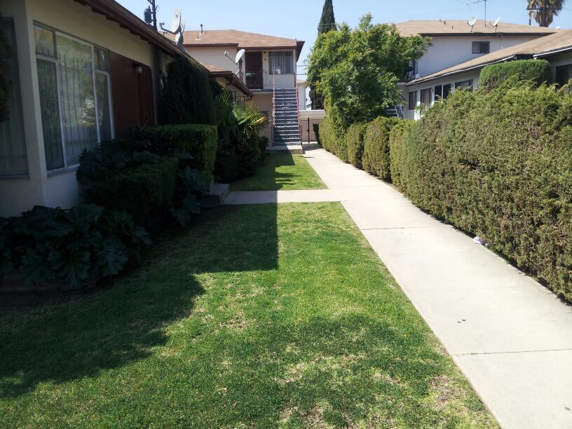 10227 England Ave, Unit #1 in Inglewood, CA - Foto de edificio