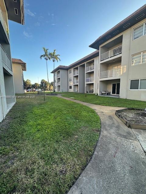 13900 Lake Placid Ct in Miami Lakes, FL - Building Photo - Building Photo