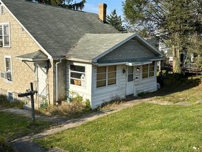 537 Clinton Ave, Unit Clinton B in Morgantown, WV - Foto de edificio - Building Photo