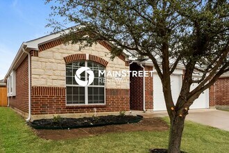 2720 Triple Crown Ln in Grand Prairie, TX - Building Photo - Building Photo