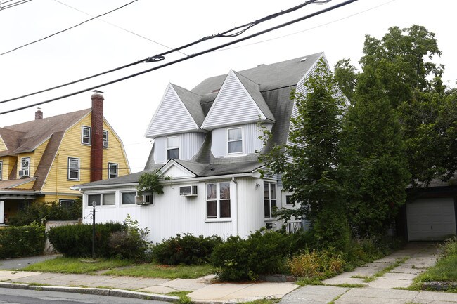 190 Pleasant St in Winthrop, MA - Foto de edificio - Building Photo