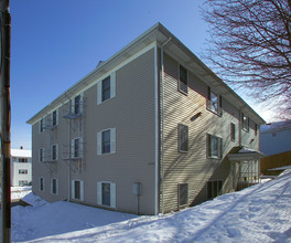 335 Snell St in Fall River, MA - Foto de edificio - Building Photo