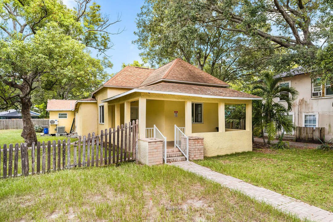 910 Jones St in Clearwater, FL - Building Photo