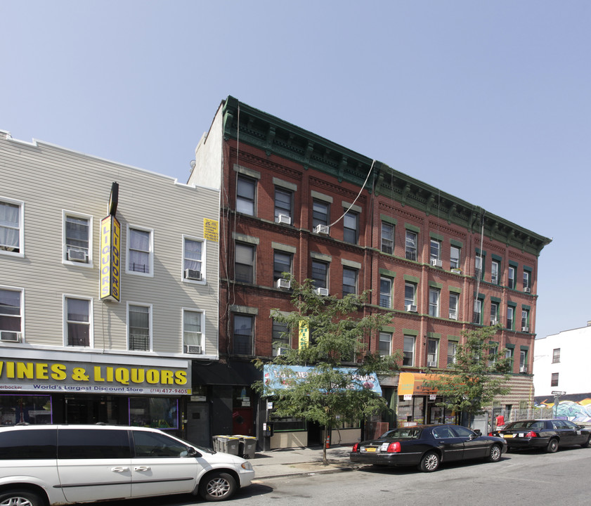200 Knickerbocker Ave in Brooklyn, NY - Foto de edificio