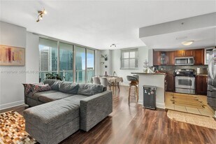 1250 S Miami Ave in Miami, FL - Building Photo