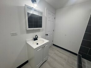 1045 E 73rd St in Chicago, IL - Building Photo - Building Photo