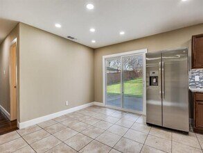 8911 Angleton Pl in Dallas, TX - Foto de edificio - Building Photo