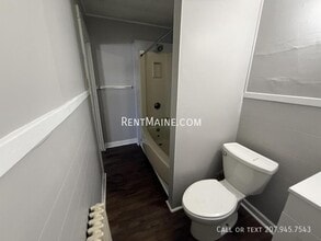 75 Ohio St, Unit 9 in Bangor, ME - Building Photo - Building Photo