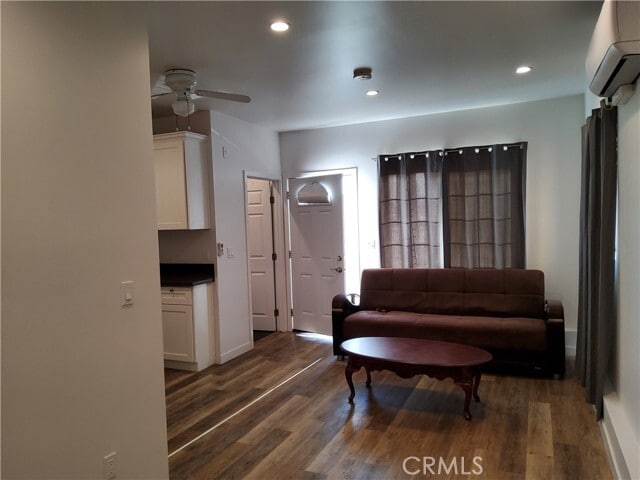 10710 Helendale Ave in Los Angeles, CA - Building Photo - Building Photo