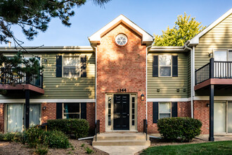 Chantecleer Lakes in Naperville, IL - Building Photo - Building Photo