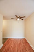 561 W Cornelia Ave, Unit #481 in Chicago, IL - Building Photo - Building Photo