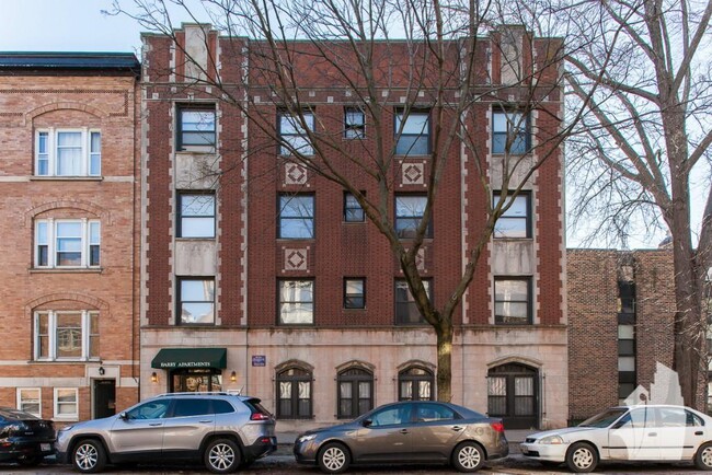 634 W Barry Ave, Unit 635-105 in Chicago, IL - Foto de edificio - Building Photo