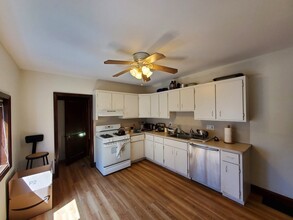 160 Beech St, Unit 1 in Belmont, MA - Building Photo - Building Photo