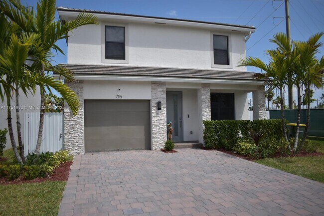 715 SE 17th Ave in Homestead, FL - Building Photo - Building Photo