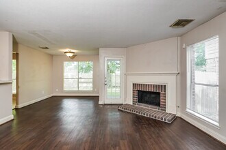 8710 High Mountain Dr in Houston, TX - Building Photo - Building Photo