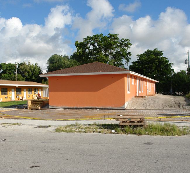 1345 NE 111th St in Miami, FL - Foto de edificio - Building Photo