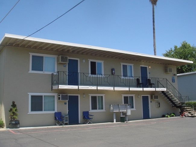 Eastern Villa Apartments in Sacramento, CA - Foto de edificio - Building Photo