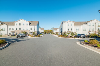 The Reserve at Burton Creek (Student Housing) in Lynchburg, VA - Foto de edificio - Building Photo