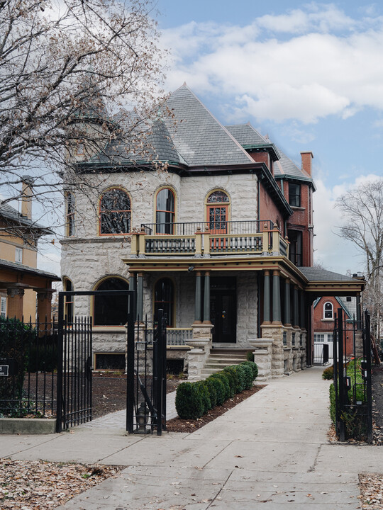 2228 N Kedzie Blvd in Chicago, IL - Building Photo