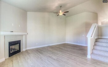 301 N 90th Ave in Yakima, WA - Building Photo - Building Photo