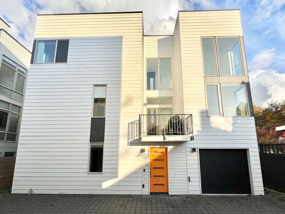 4310 26th Ave SW in Seattle, WA - Building Photo