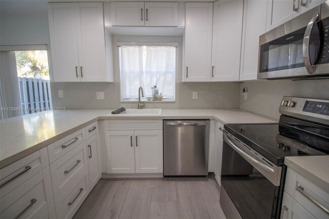 4844 Grapevine Wy in Davie, FL - Building Photo - Building Photo