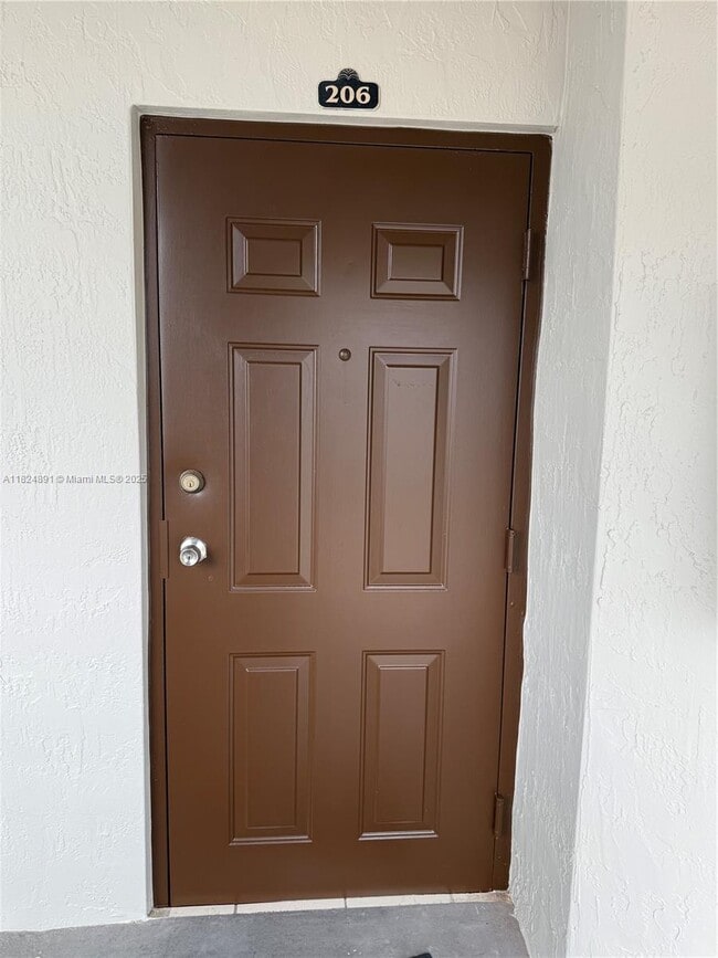 1536 SE 25th St in Homestead, FL - Foto de edificio - Building Photo