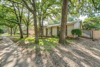 2909 White Oak Ln in Bedford, TX - Building Photo - Building Photo