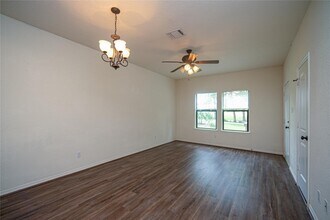 1426 April Villas in Montgomery, TX - Building Photo - Building Photo