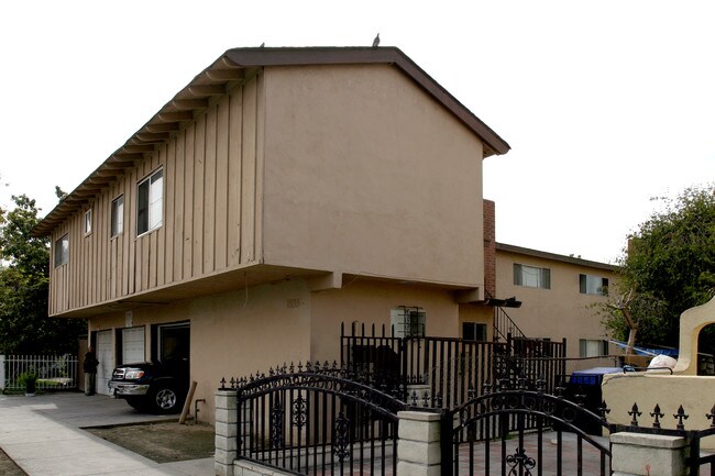 1435 Walnut Ave in Long Beach, CA - Building Photo - Building Photo