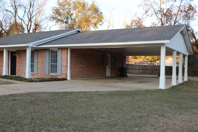 205 Kroy Dr in Montgomery, AL - Foto de edificio - Building Photo