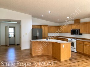 15198 SE Sedona Dr in Clackamas, OR - Building Photo - Building Photo