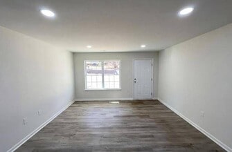 4654 Coltsfoot Rd in Greensboro, NC - Building Photo - Building Photo