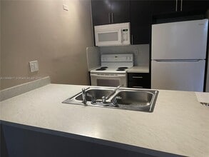 2401 Riverside Dr in Coral Springs, FL - Building Photo - Building Photo