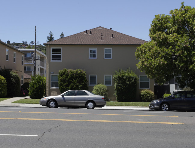 1524 San Carlos Ave in San Carlos, CA - Building Photo - Building Photo