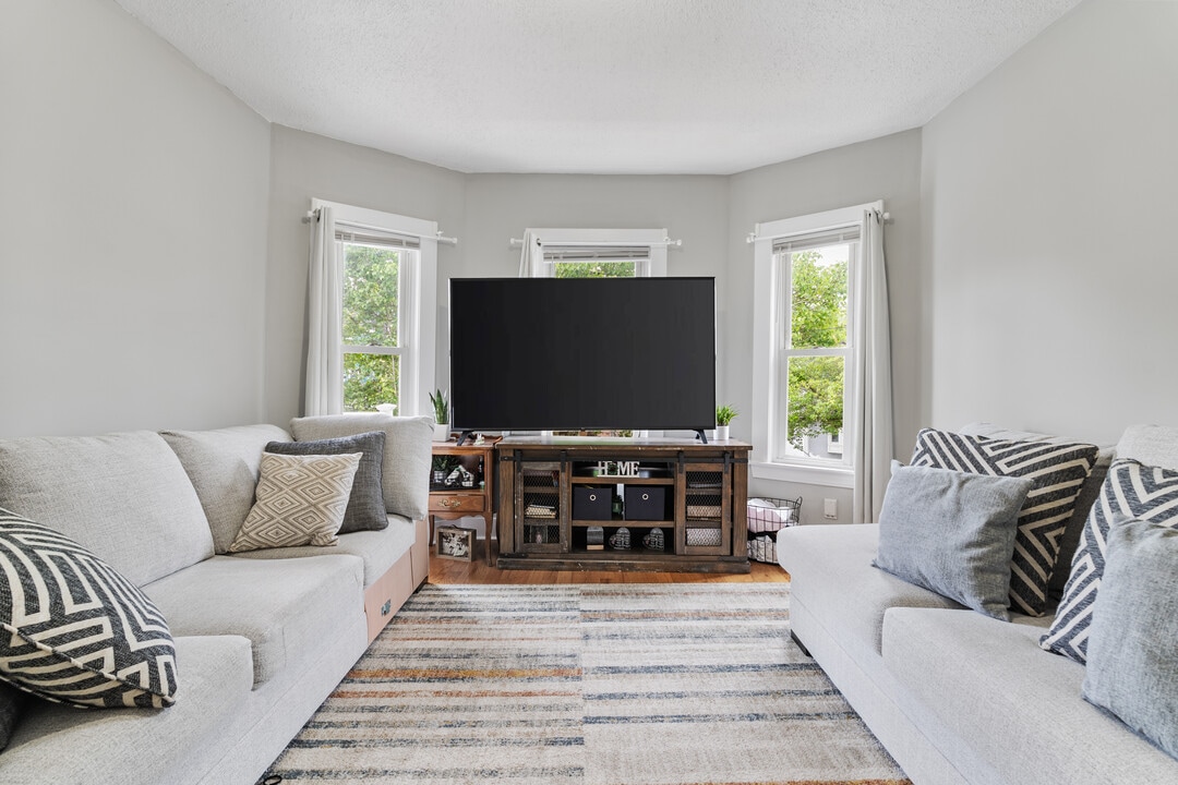 282 Boston Ave, Unit 1 in Medford, MA - Building Photo
