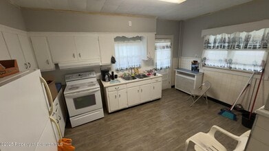 1243 S Main Ave in Taylor, PA - Building Photo - Building Photo
