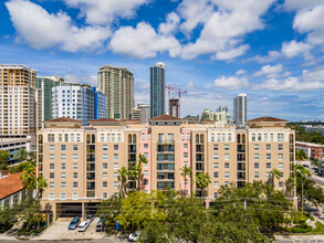 Las Olas by the River in Fort Lauderdale, FL - Foto de edificio - Building Photo