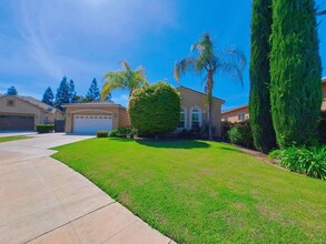 2843 E Quincy Ave in Fresno, CA - Building Photo - Building Photo