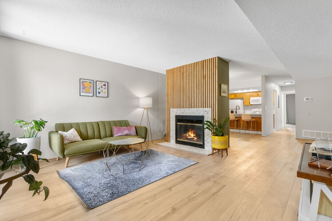 540 S Forest St, Unit 7-102 in Denver, CO - Building Photo
