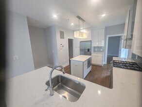 64 Gadsden St in Charleston, SC - Building Photo - Building Photo