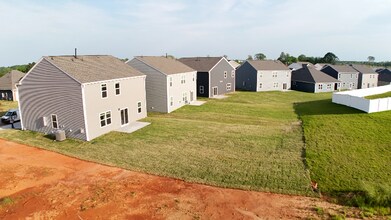 969 Pineland Dr in Woodruff, SC - Building Photo - Building Photo