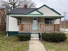 25397 Pearl St in Roseville, MI - Building Photo